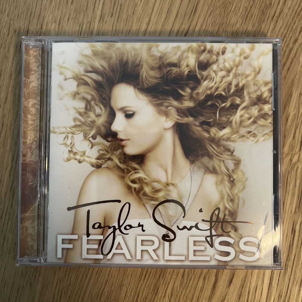 2 Taylor Swift CDs   Vintage.    2008  and 2006   from BIG MACHINE RECORDS